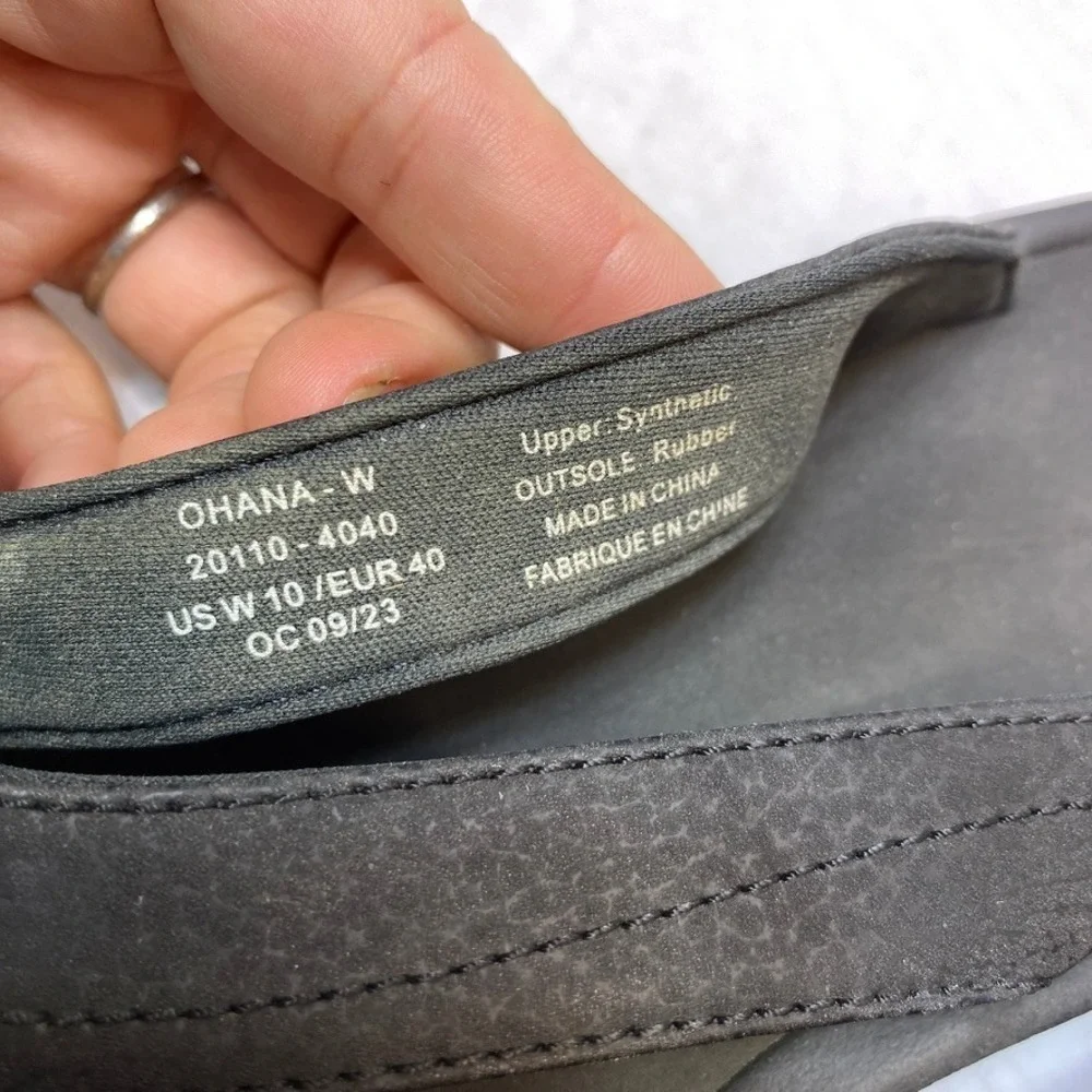 OluKai Womens 10 Ohana Flip Flops Beach Sandals Black Synthetic Water Resistant